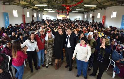 BAŞKAN ATAÇ KIRSALDA 3 BİN KADIN İLE BULUŞTU